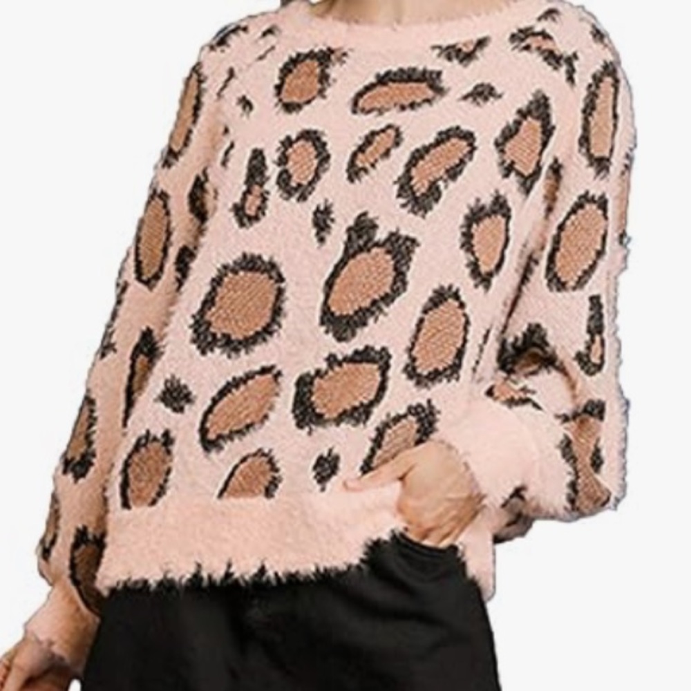GUC L Umgee blush pink leopard raw hem sweater Valentine’s Day